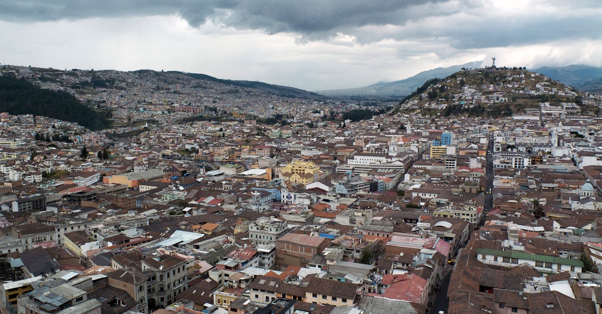 Ecuador banking for expats: accounts, transfers, and digital options